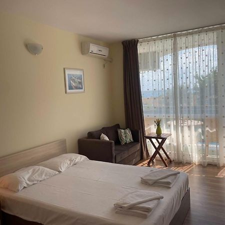 Rutland Sp Apartments Равда Екстер'єр фото