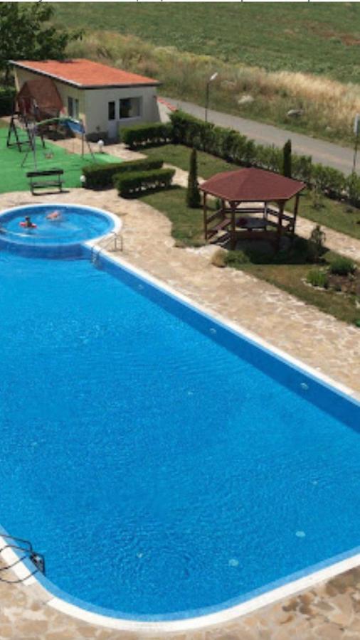 Rutland Sp Apartments Равда Екстер'єр фото