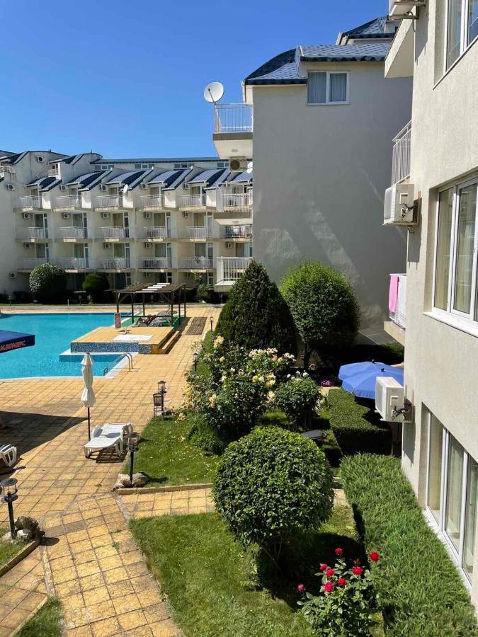 Rutland Sp Apartments Равда Екстер'єр фото