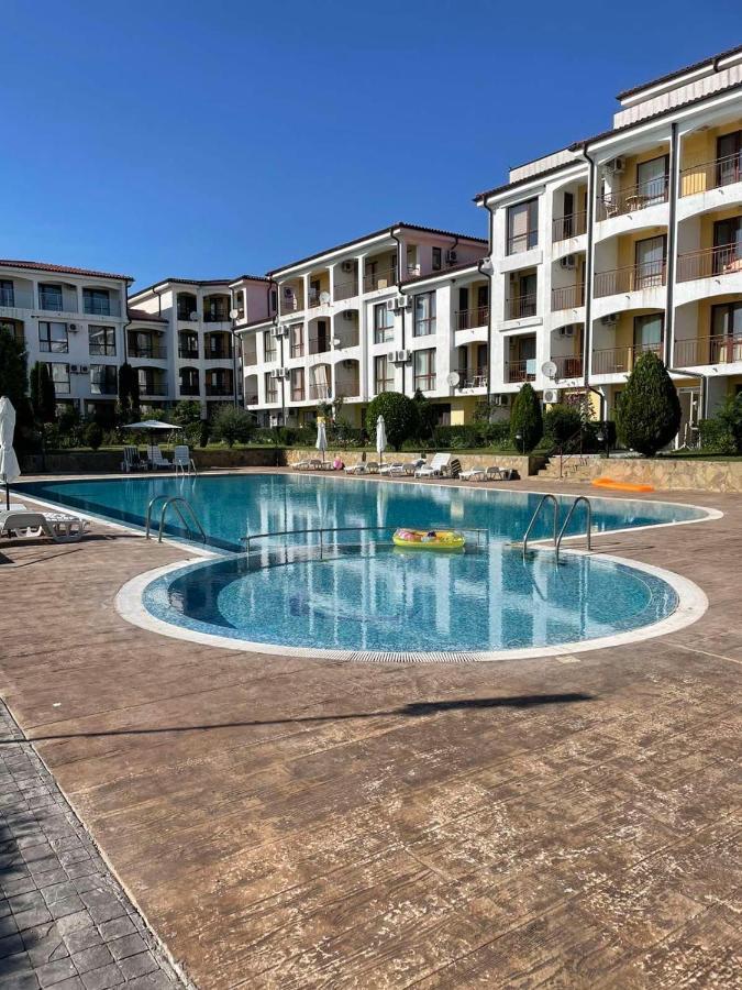 Rutland Sp Apartments Равда Екстер'єр фото