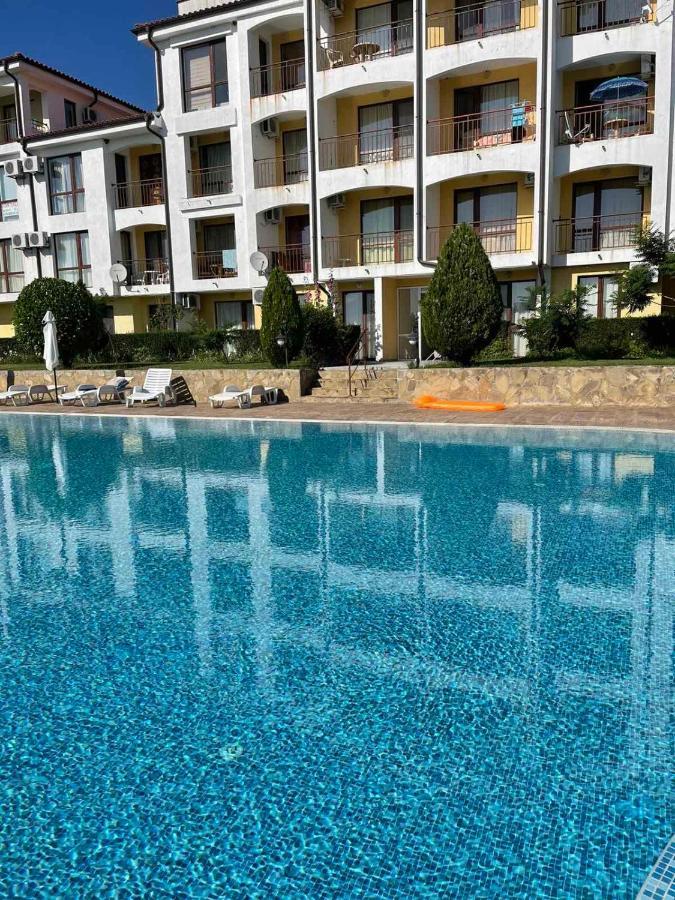 Rutland Sp Apartments Равда Екстер'єр фото