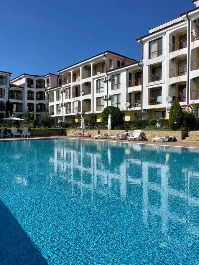 Rutland Sp Apartments Равда Екстер'єр фото