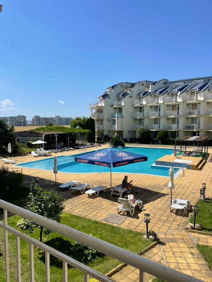 Rutland Sp Apartments Равда Екстер'єр фото
