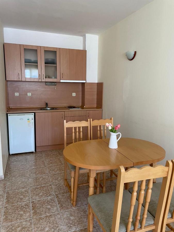 Rutland Sp Apartments Равда Екстер'єр фото
