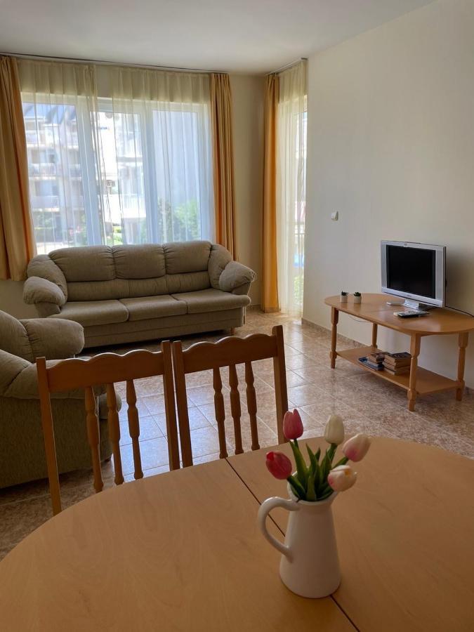 Rutland Sp Apartments Равда Екстер'єр фото
