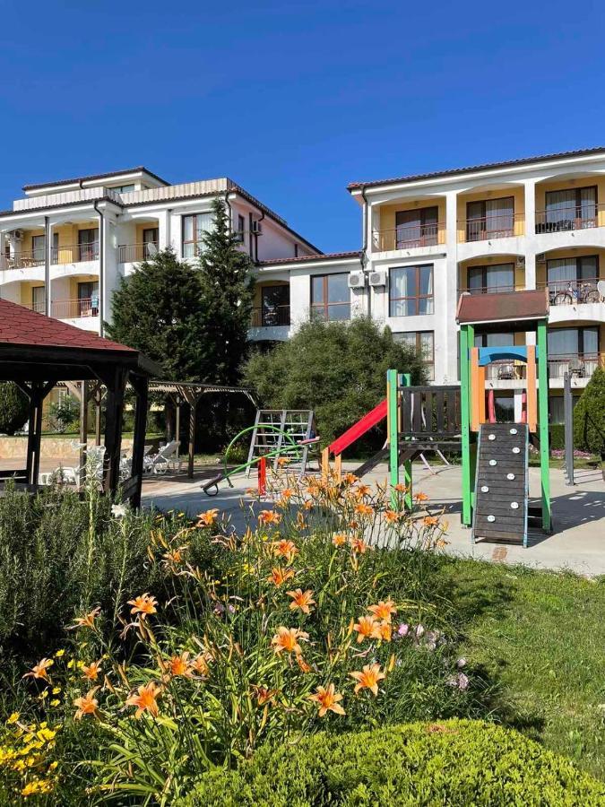 Rutland Sp Apartments Равда Екстер'єр фото