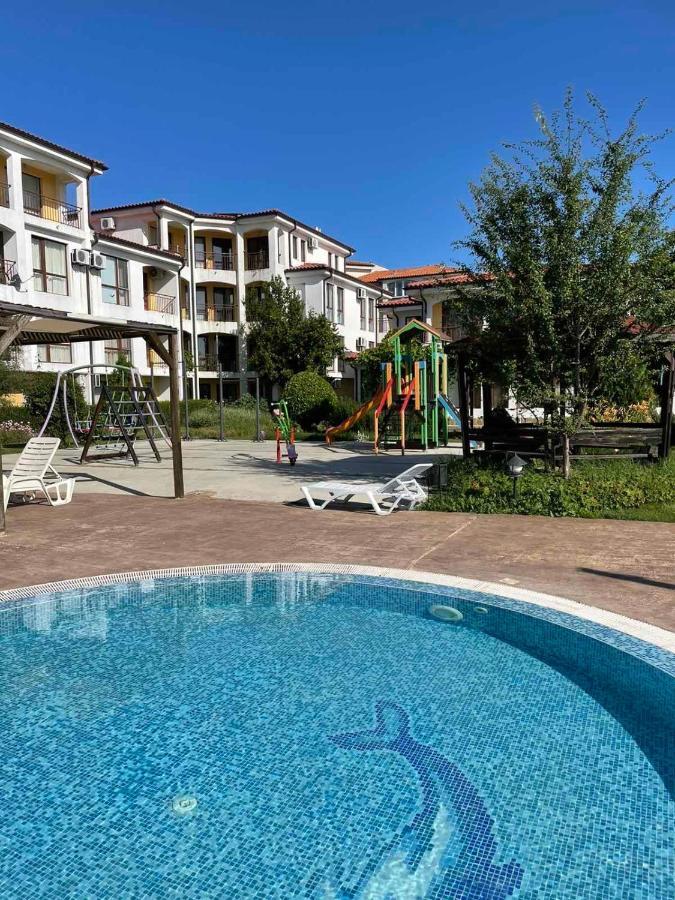 Rutland Sp Apartments Равда Екстер'єр фото
