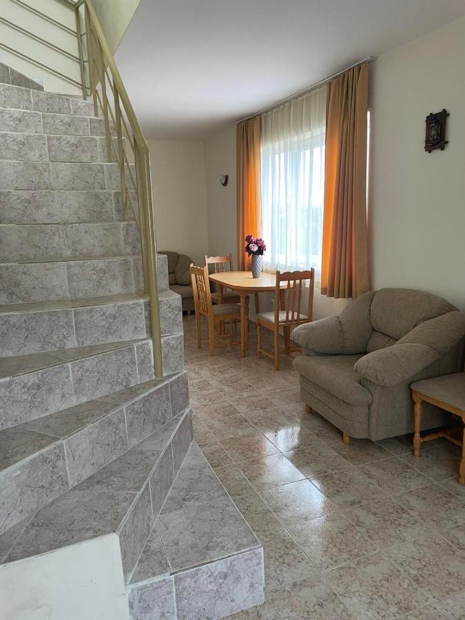 Rutland Sp Apartments Равда Екстер'єр фото