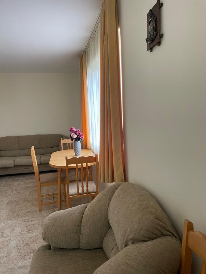 Rutland Sp Apartments Равда Екстер'єр фото