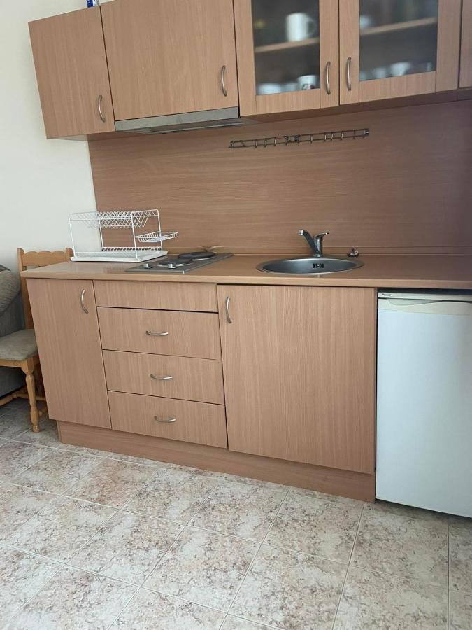 Rutland Sp Apartments Равда Екстер'єр фото