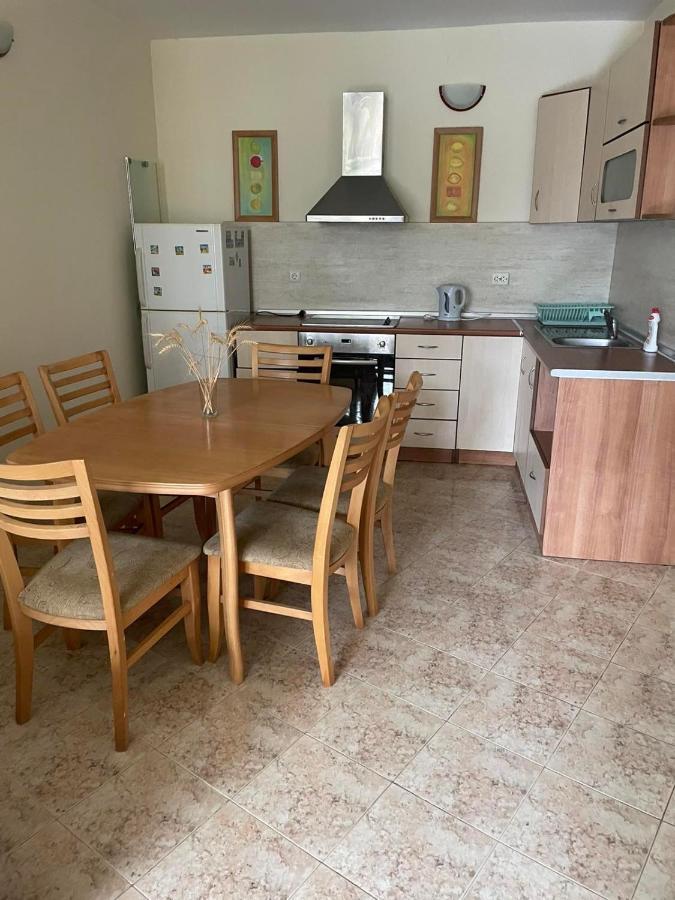 Rutland Sp Apartments Равда Екстер'єр фото