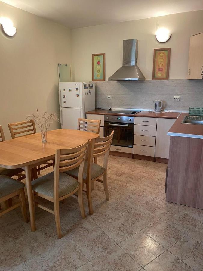 Rutland Sp Apartments Равда Екстер'єр фото