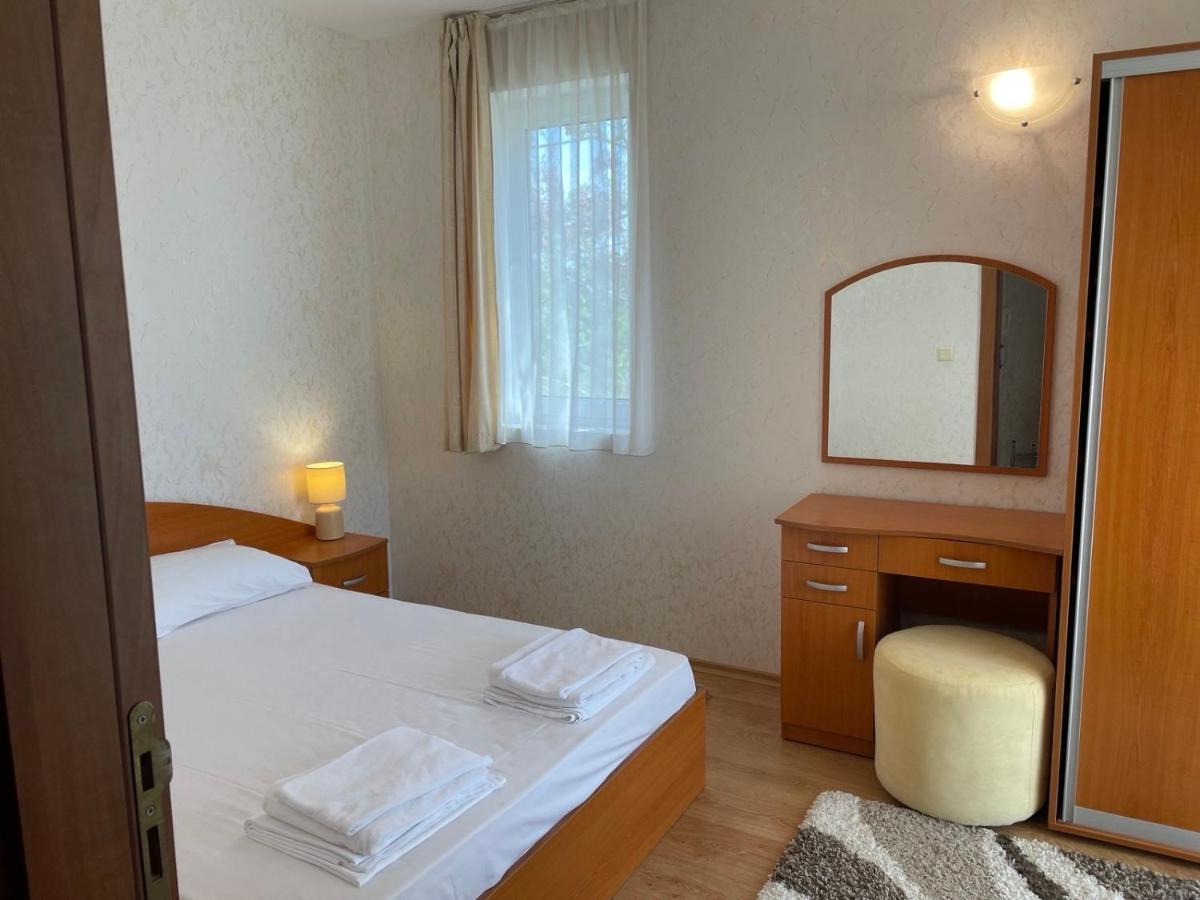 Rutland Sp Apartments Равда Екстер'єр фото