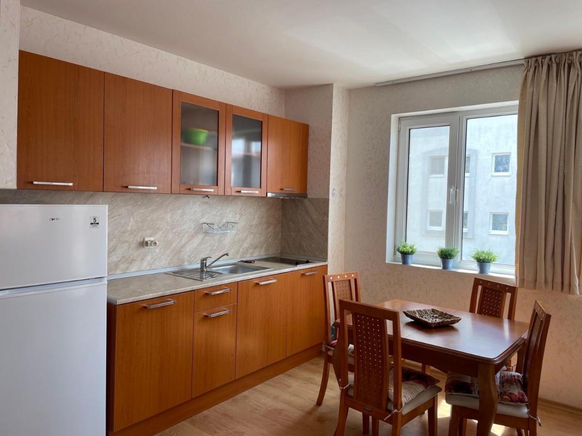 Rutland Sp Apartments Равда Екстер'єр фото