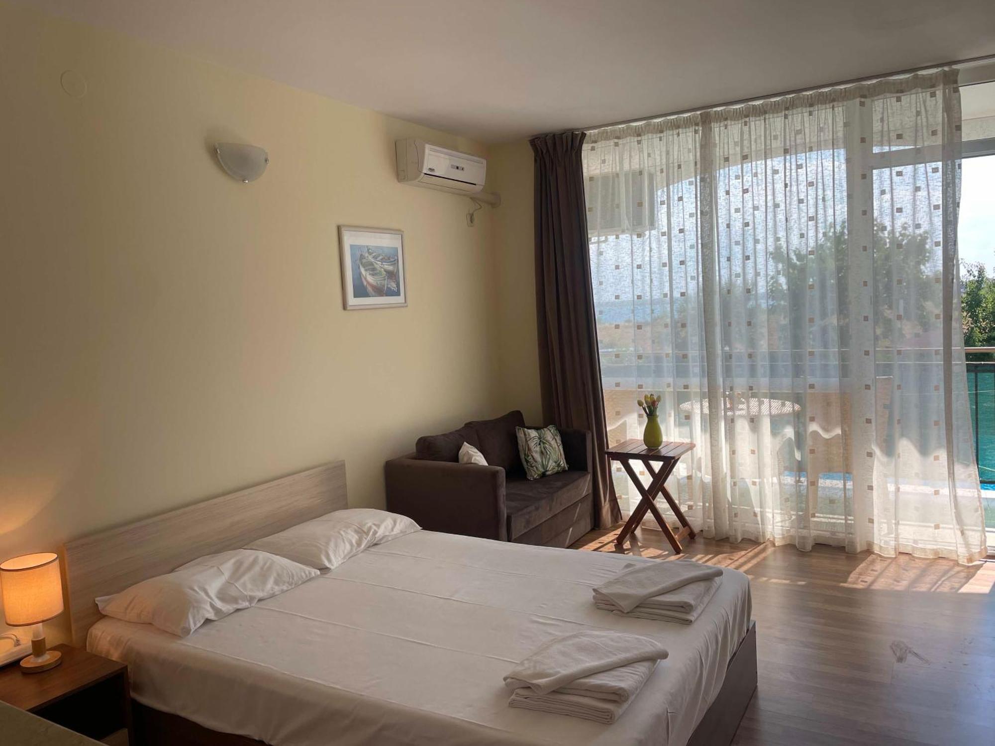 Rutland Sp Apartments Равда Екстер'єр фото